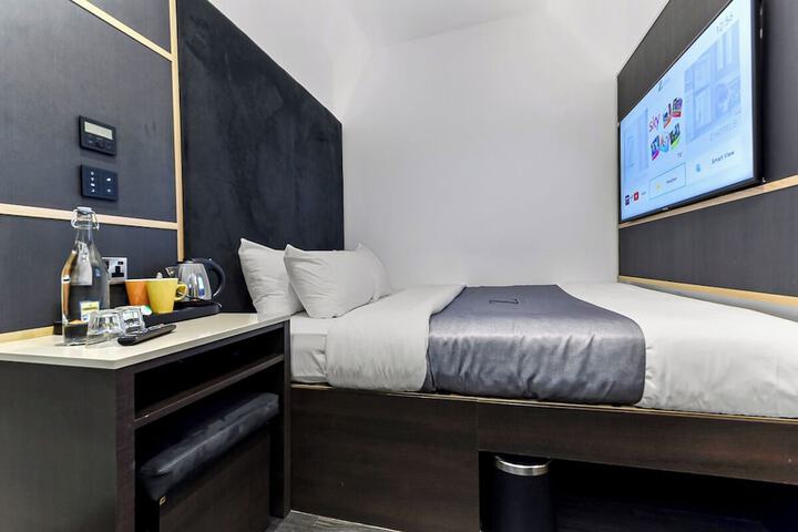 Room 10 of 50