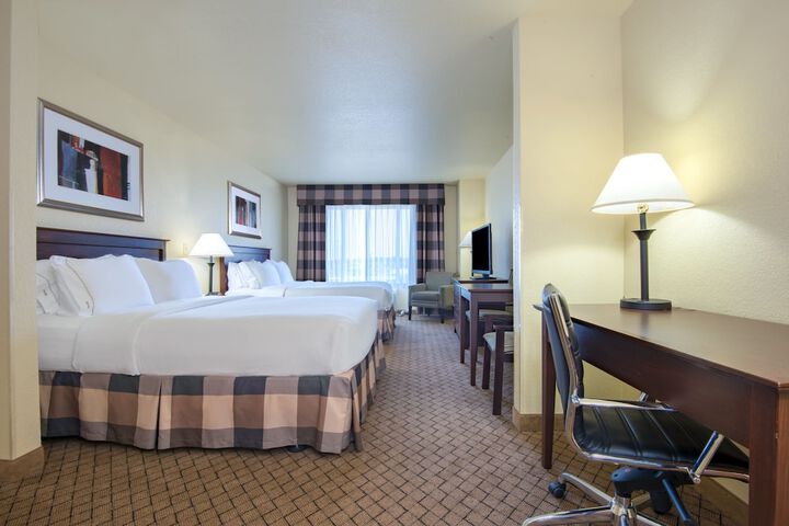 Standard | King Bed (4 of 14)