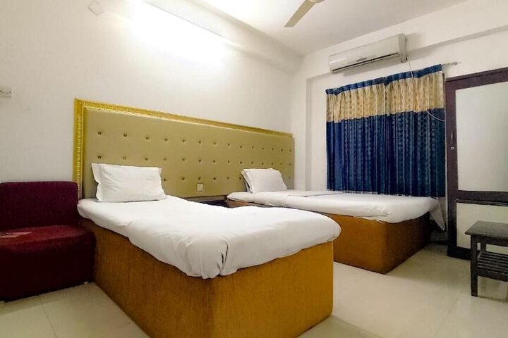 Room 9 of 24