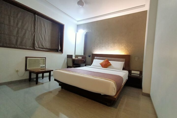 Room 12 of 23