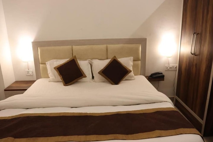 Room 9 of 54