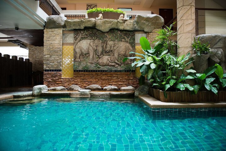 Hotel with Pool