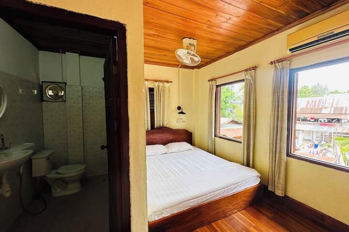 Room 33 of 60