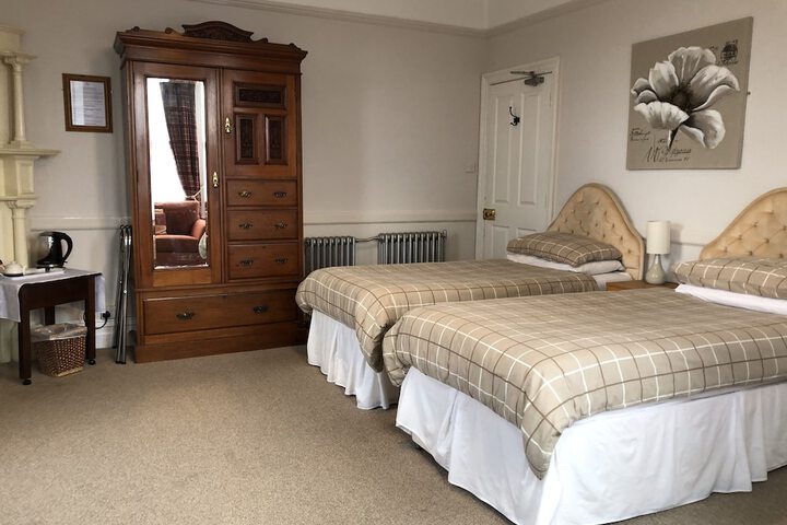 Room 7 of 77