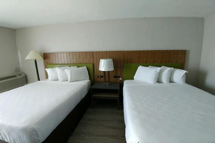 2 Queen Beds Oceanfront (3 of 12)