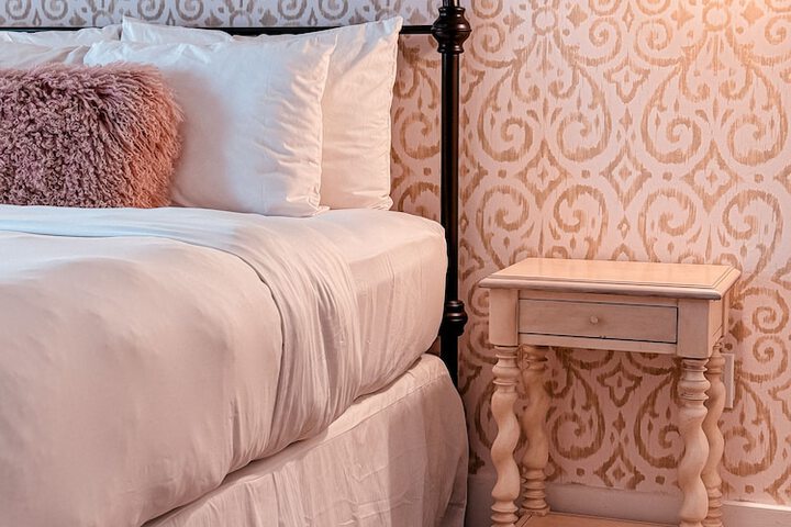 Queen Size Bed (11 of 23)
