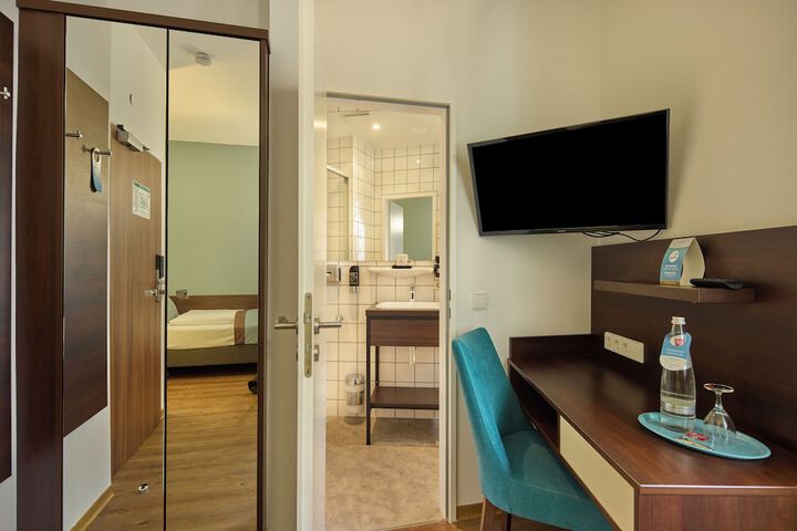 Room 21 of 45