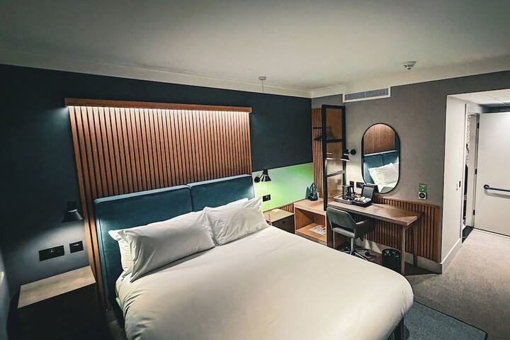 Room 5 of 42
