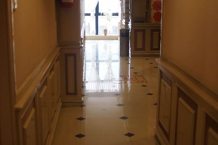 Ballroom/Hall 34 of 37
