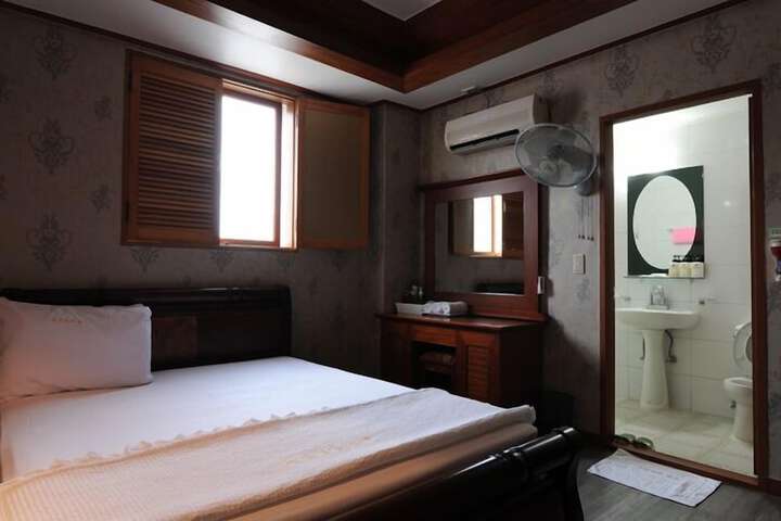 Room 14 of 47