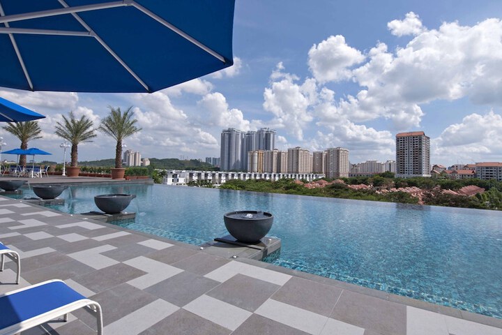 Hotel with Pool