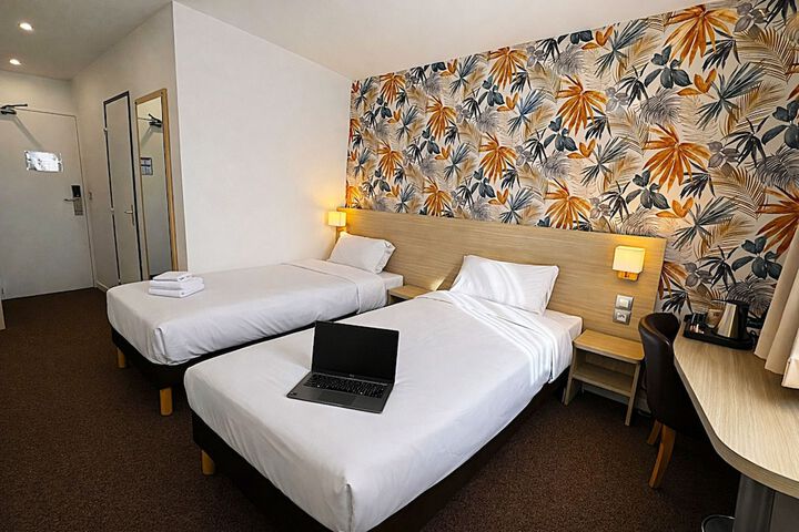 Room 21 of 62