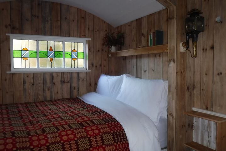 Room 4 of 8