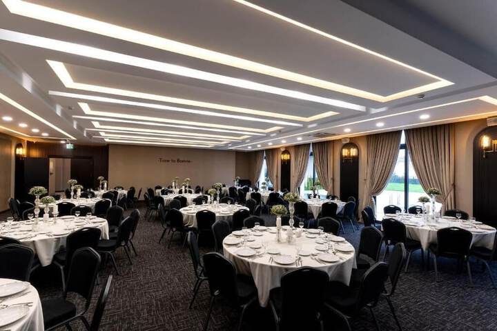 Ballroom/Hall 39 of 46