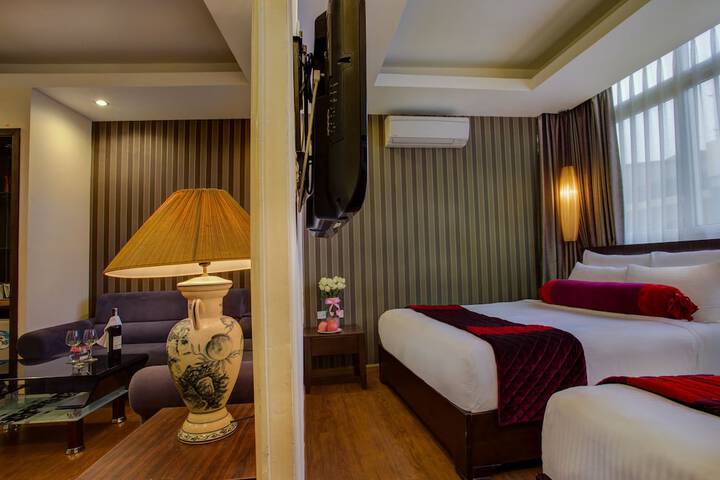 Room 8 of 28
