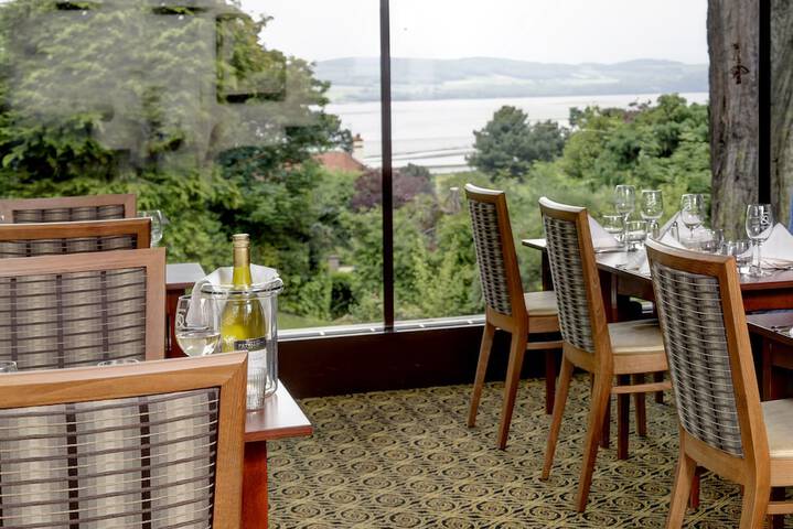 Dining 49 of 81