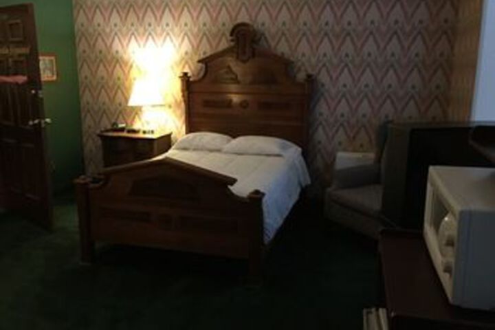 Room 25 of 49