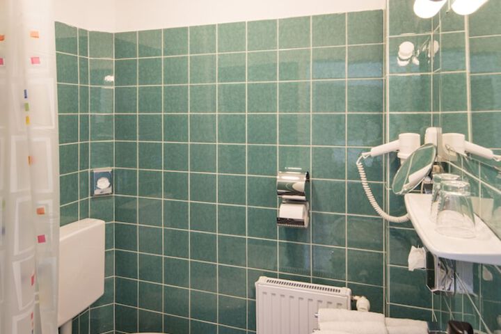 Room 14 of 38