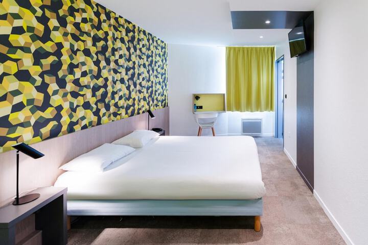 Room 10 of 61