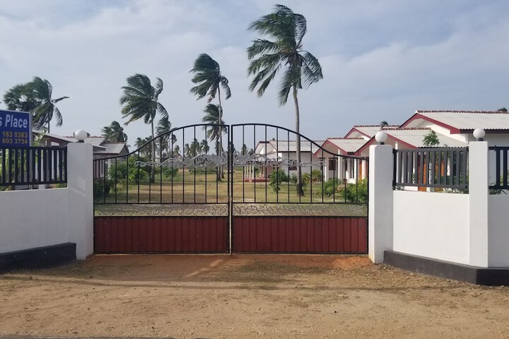 JEYs Place in Nilaveli