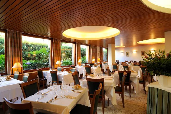Dining 102 of 134