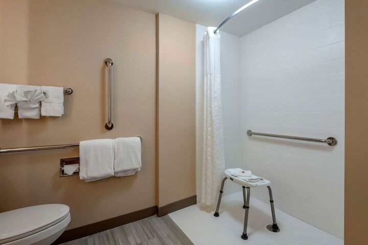 2 Double Beds (16 of 17)