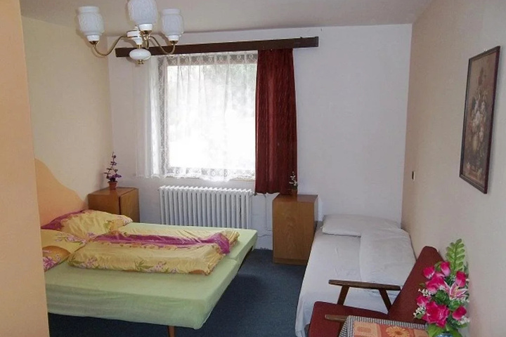 Room 8 of 13