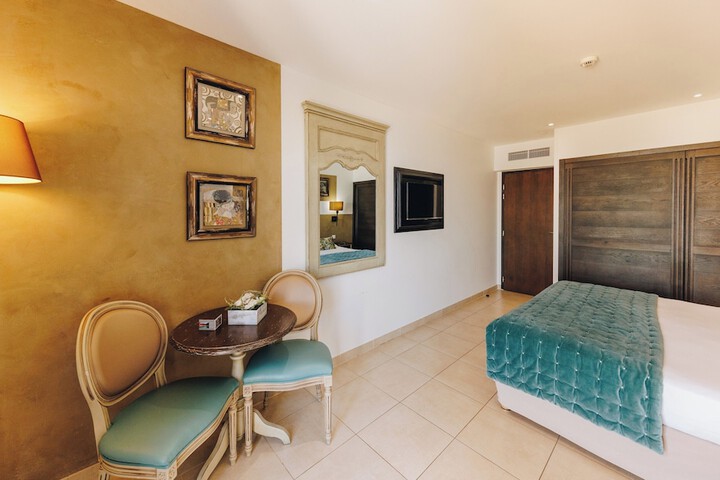 Room 5 of 94