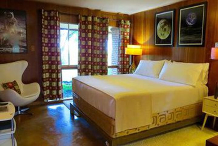 Room 18 of 42