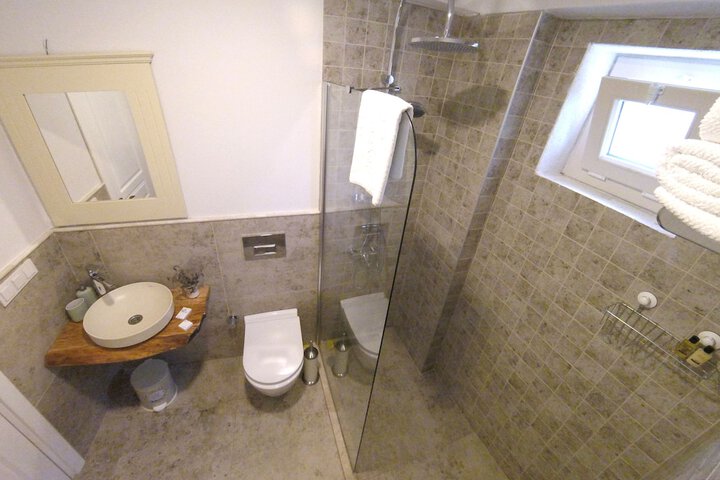 Room 49 of 77