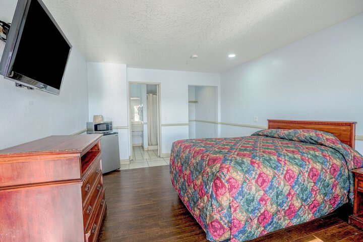 Room 13 of 37