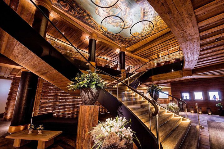 Entrance & Lobby