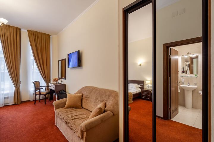 Room 30 of 83