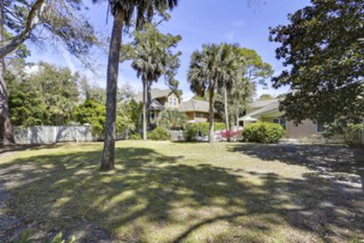 Property Grounds 38 of 57