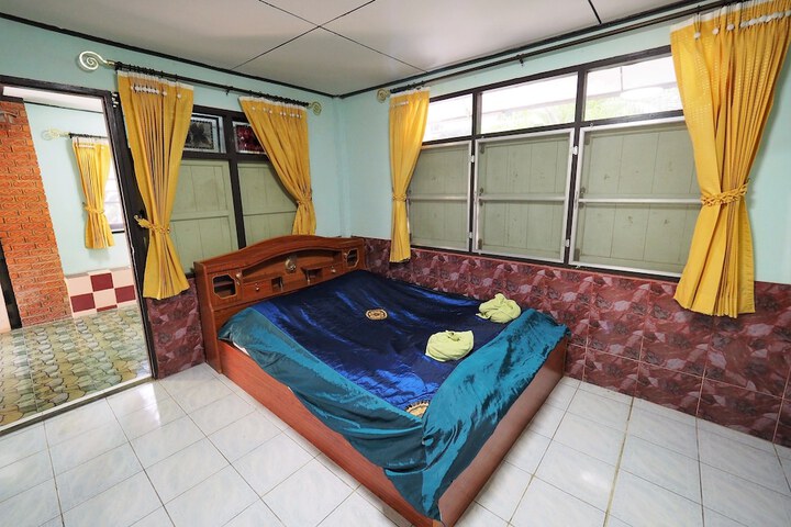 Room 10 of 42