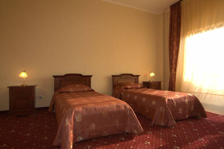 Room 12 of 33