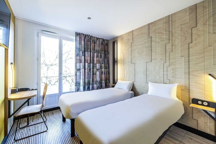 Room 6 of 27
