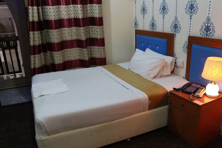 Room 7 of 16