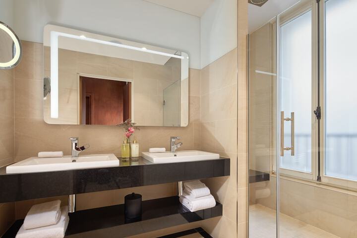Room 32 of 50