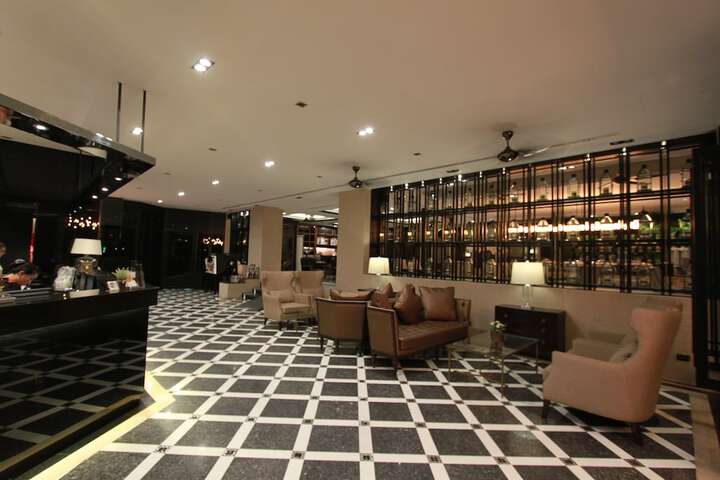 Entrance & Lobby