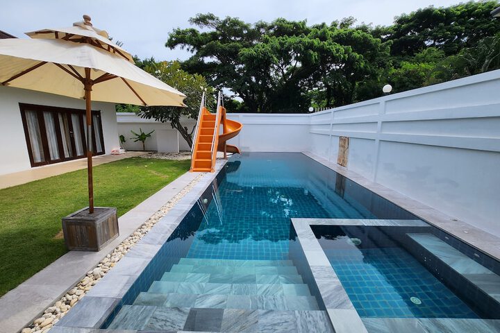 Hotel with Pool