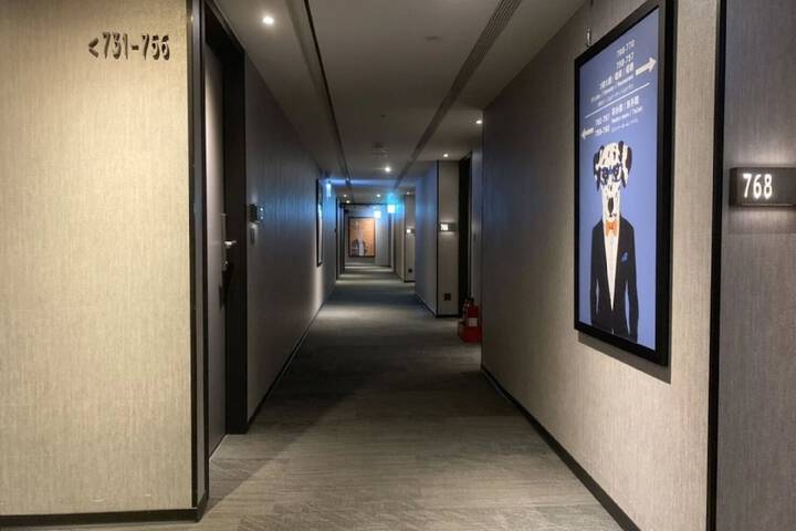 Ballroom/Hall 88 of 99