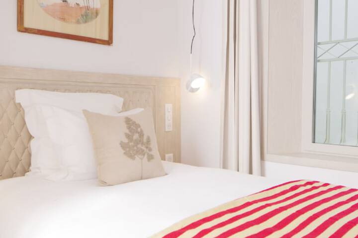 Room 2 of 22