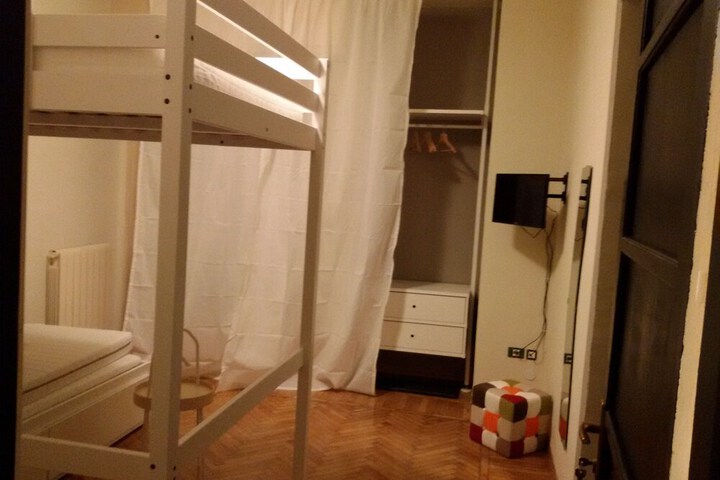 Room 12 of 28