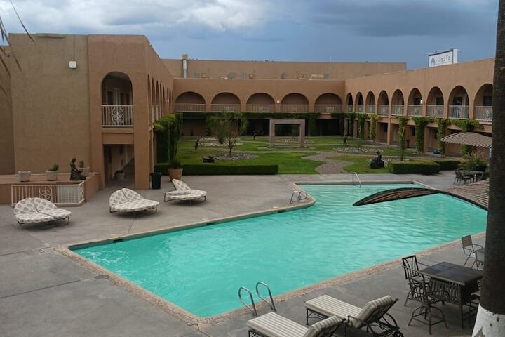 Pool 14 of 18