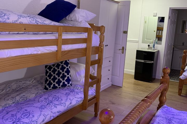 Room 32 of 148