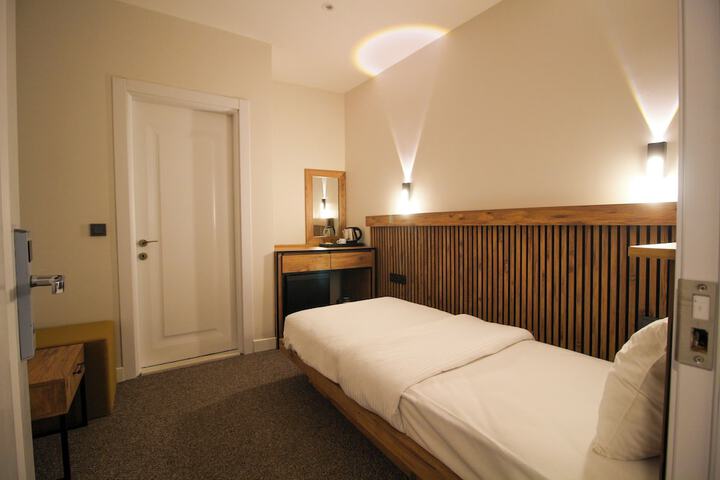 Room 37 of 59