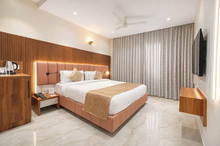Hero Image 1 of 25