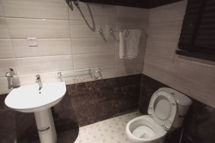 Room 13 of 36
