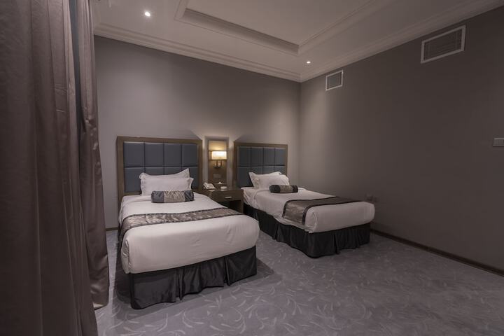 Room 9 of 40